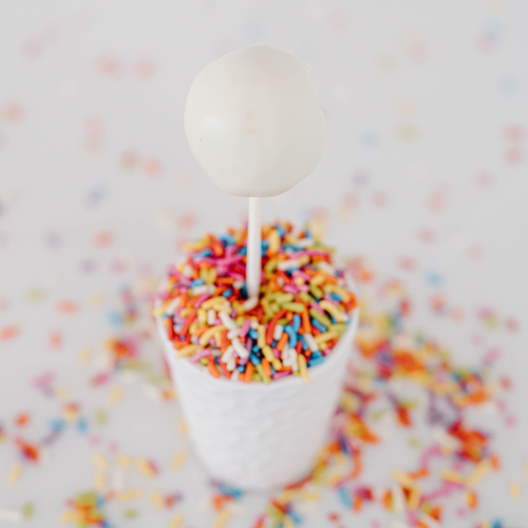 Gluten-Free Raspberry Cake Pops